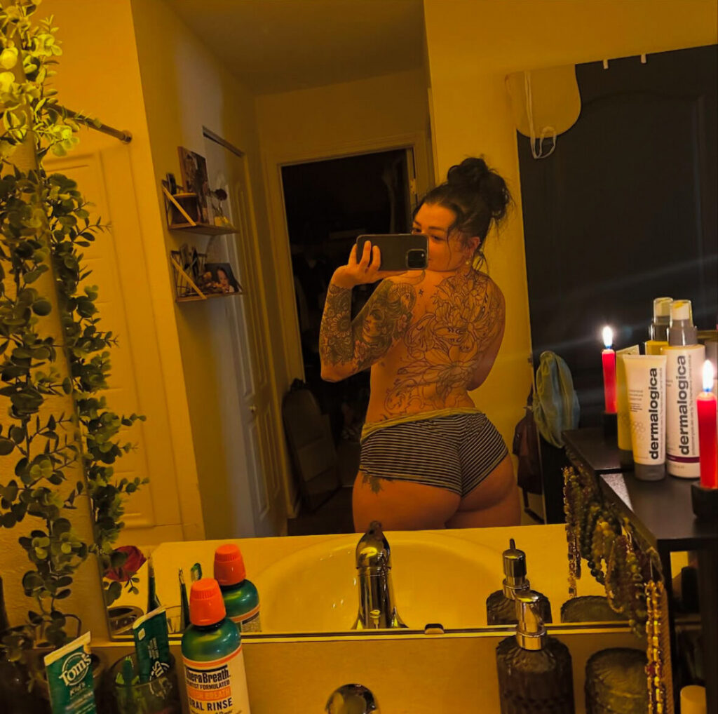 Instagram – Hopemfnoe – Nude