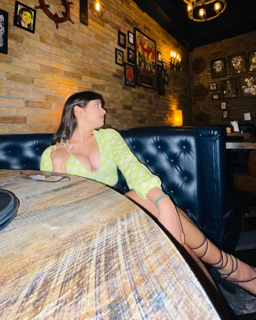 Instagram – Indian – T H I C C – Ipsita Nandi / _ipsita_x – Nude Leaks