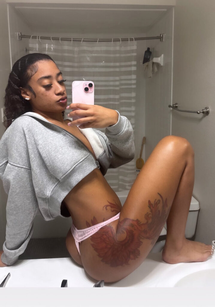 TikTok – Instagram – Snapchat – jellyfishlegend / desss.tineeee – Nude Leaks