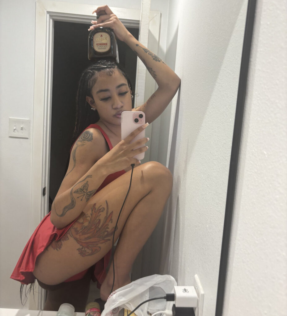 TikTok – Instagram – Snapchat – jellyfishlegend / desss.tineeee – Nude Leaks