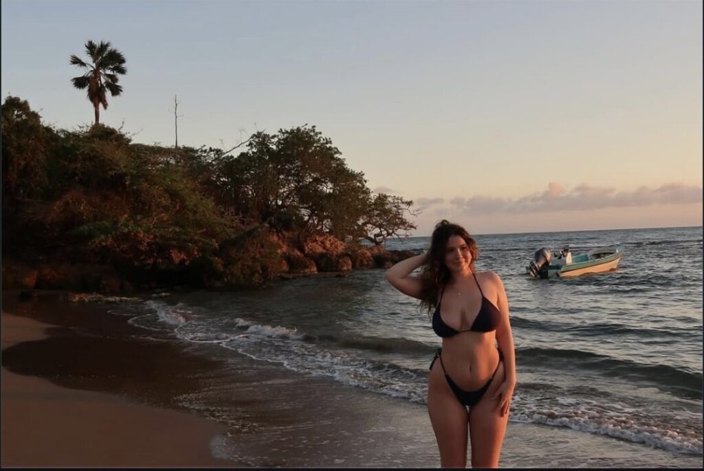 Instagram – Josie Russell / josieerussel – Nude