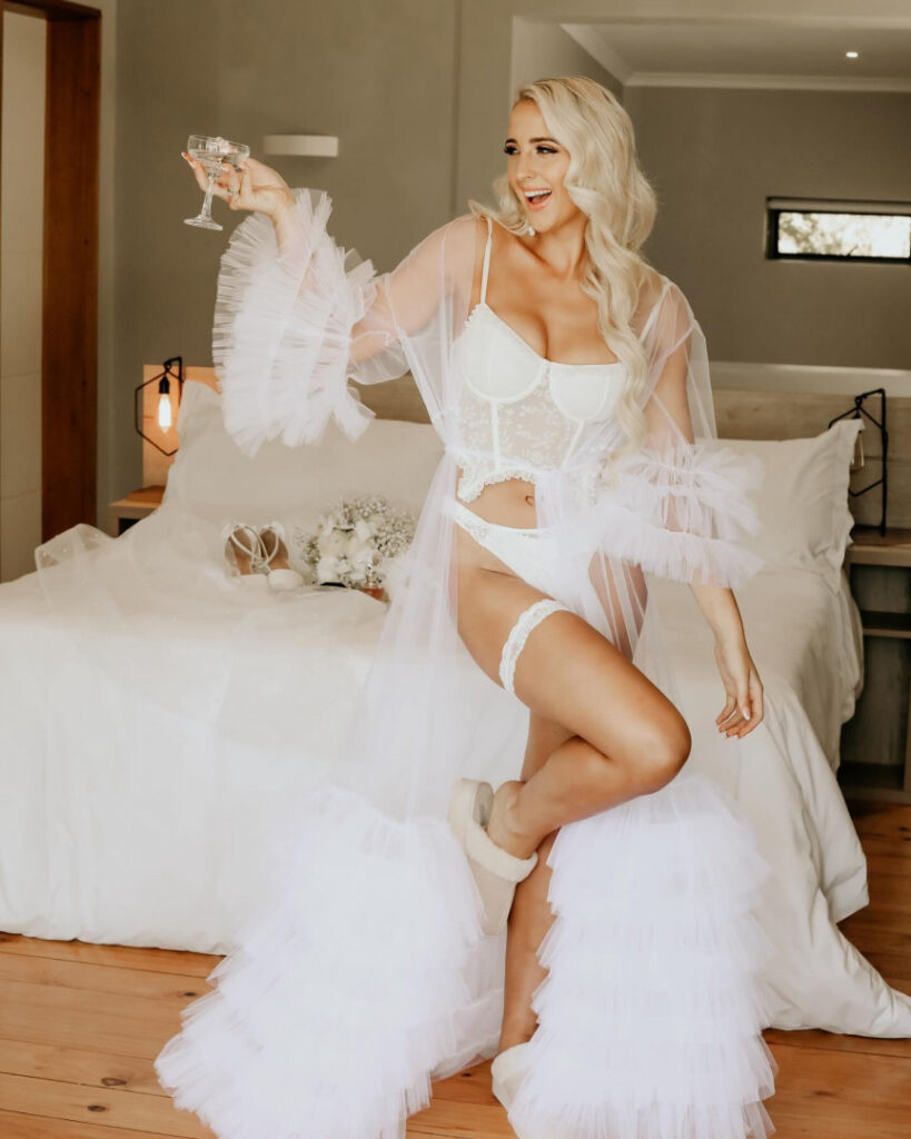 Instagram – Juli Kleinhans – Nude