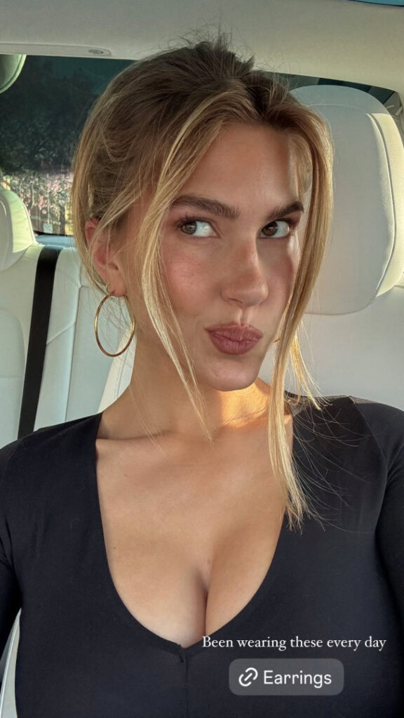 Instagram – TikTok – Kara Del Toro – Nude