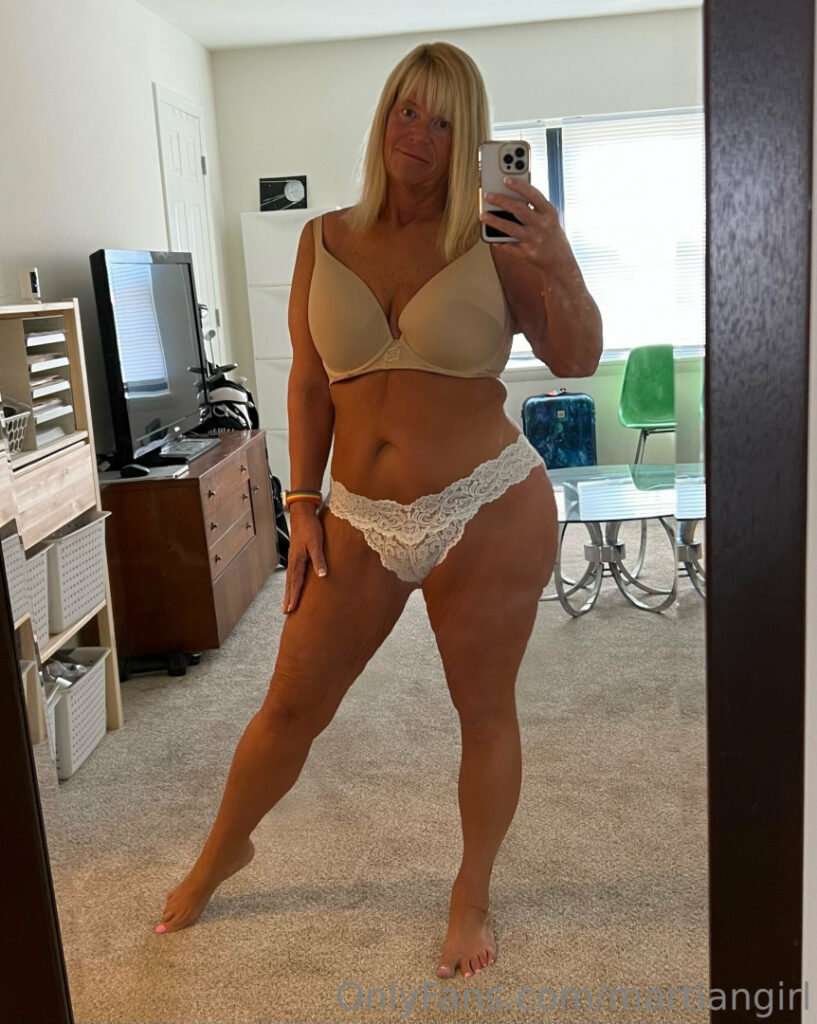 OnlyFans – MILF – Karen Pennington | Martiangirl | Karensgalaxy | karen.buttner | Bailey Buttner | Karen Buttner | Martiangirl1 – Nude