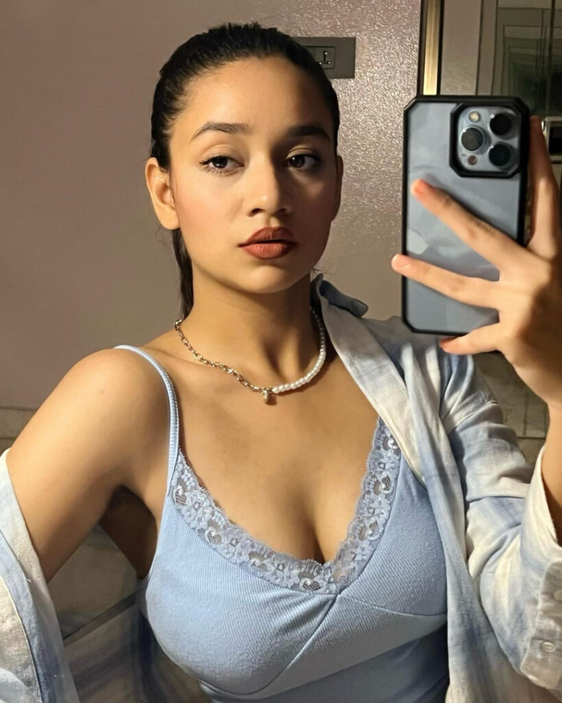 Instagram – Indian – Kashish Mehta @tulipsinthedark – Nude