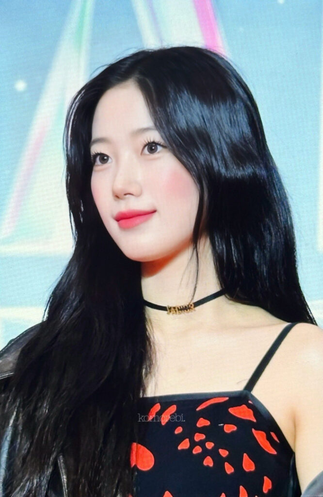 Celeb – Asian – Kazuha Nakamura 中村 一葉  LESSERAFIM – Nude Leaks