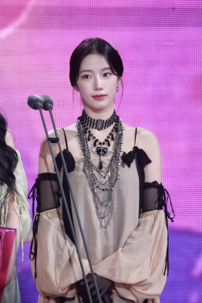 Celeb – Asian – Kazuha Nakamura 中村 一葉  LESSERAFIM – Nude Leaks