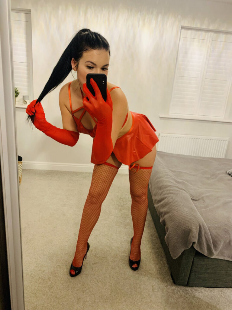 Cam Girls – KinkyKylieUk – Nude Leaks