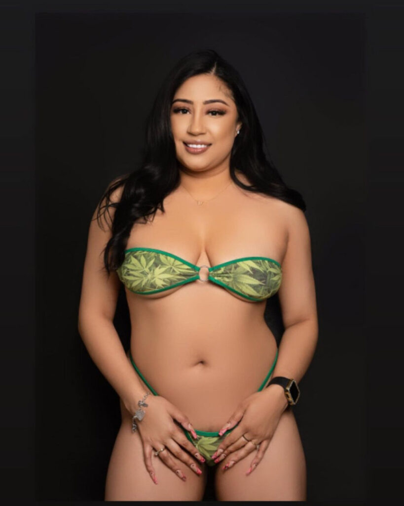 OnlyFans – T H I C C – Latina – la_bambisalvadorena713 – Nude