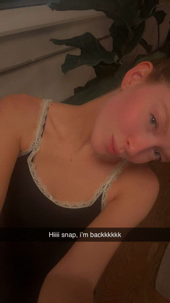 TikTok – Instagram – Larsen Thompson – Nude