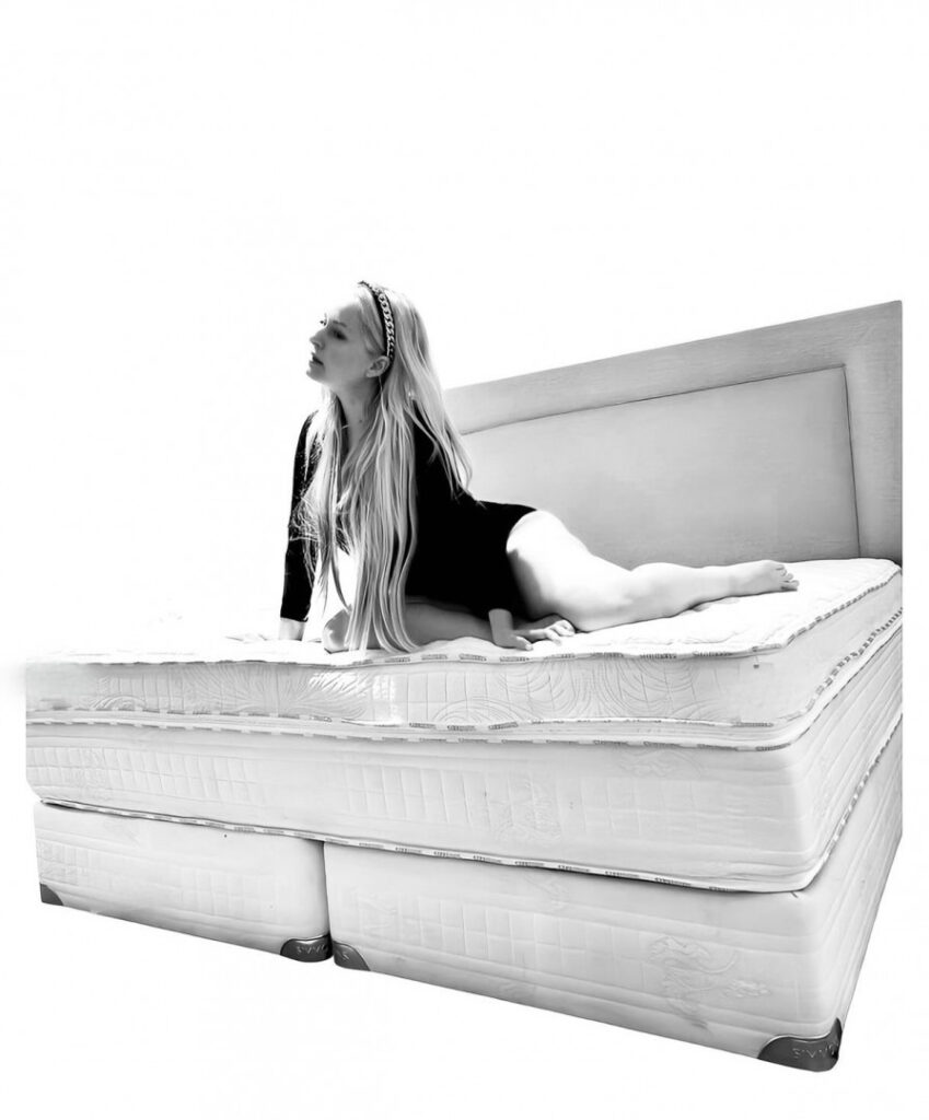 Brazil – Celeb – Luciana Vendramini – Nude