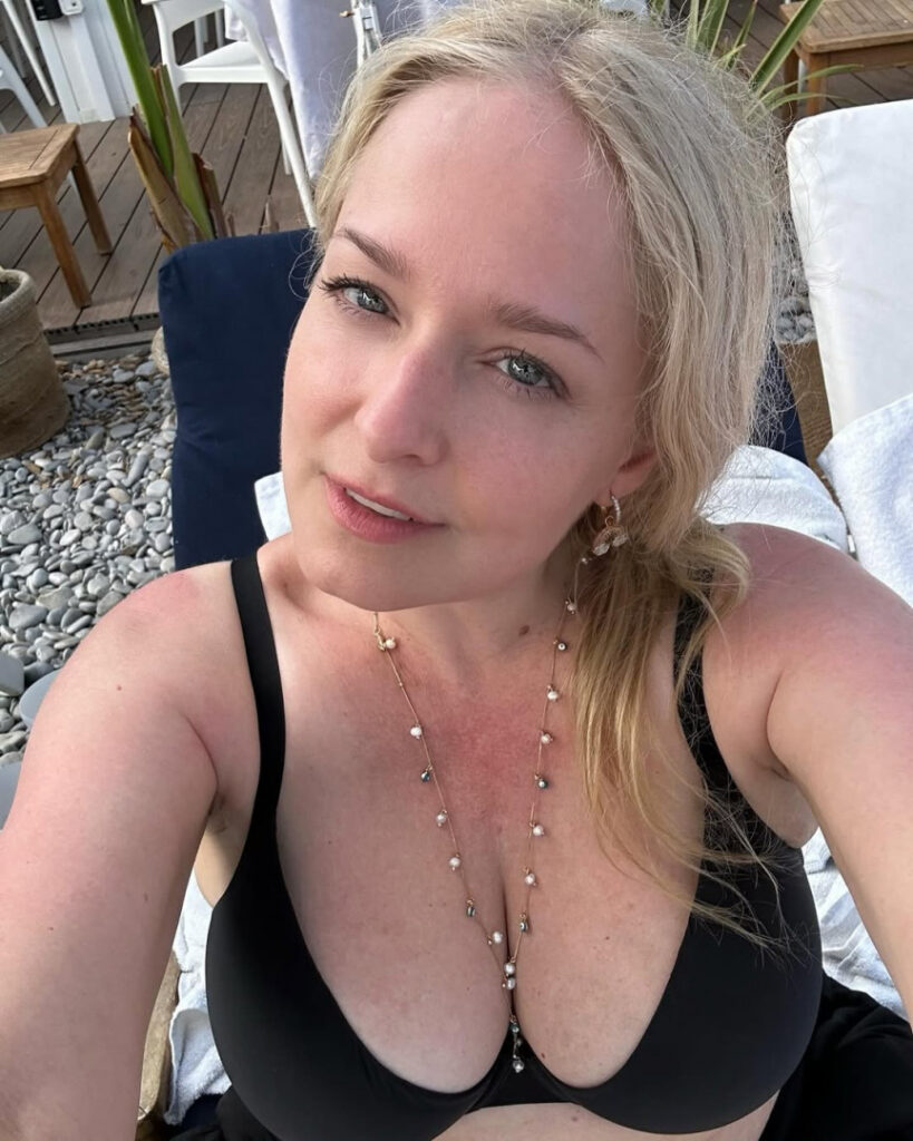 Brazil – Celeb – Luciana Vendramini – Nude