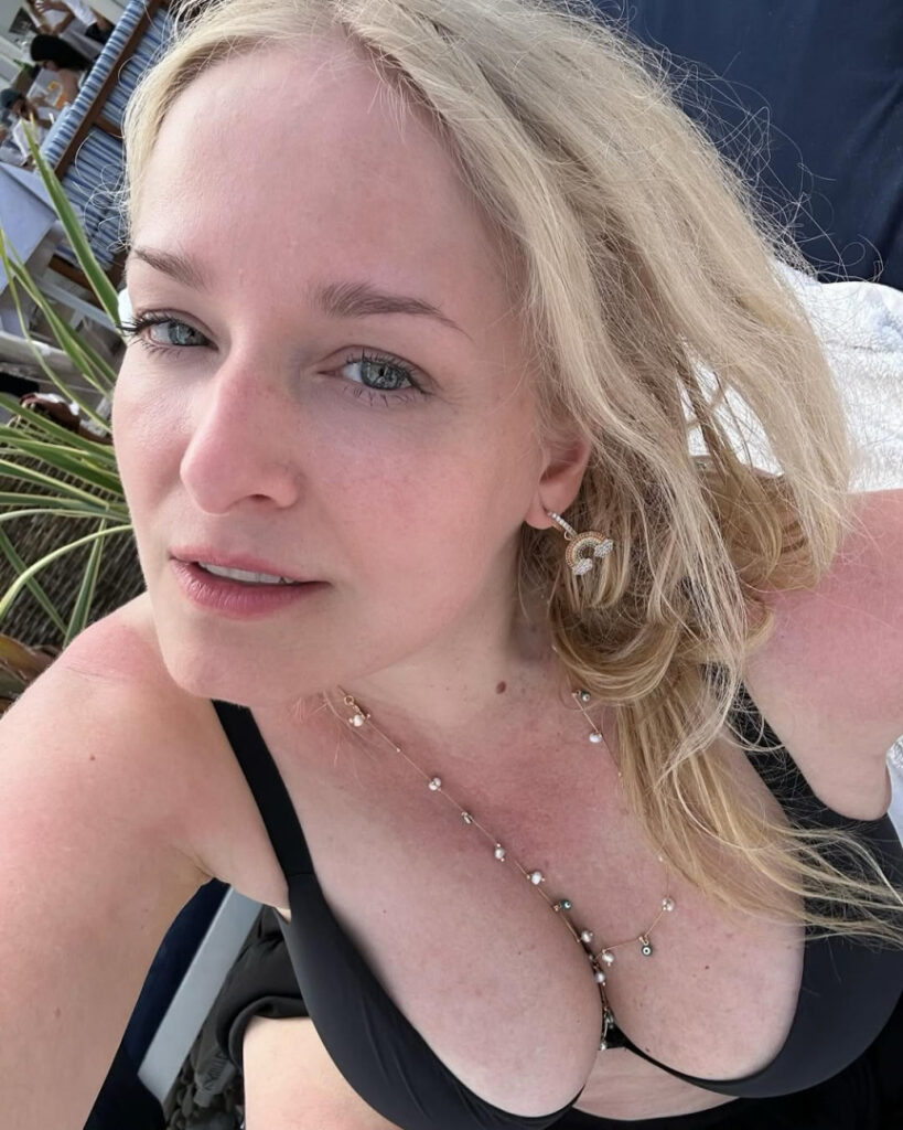 Brazil – Celeb – Luciana Vendramini – Nude