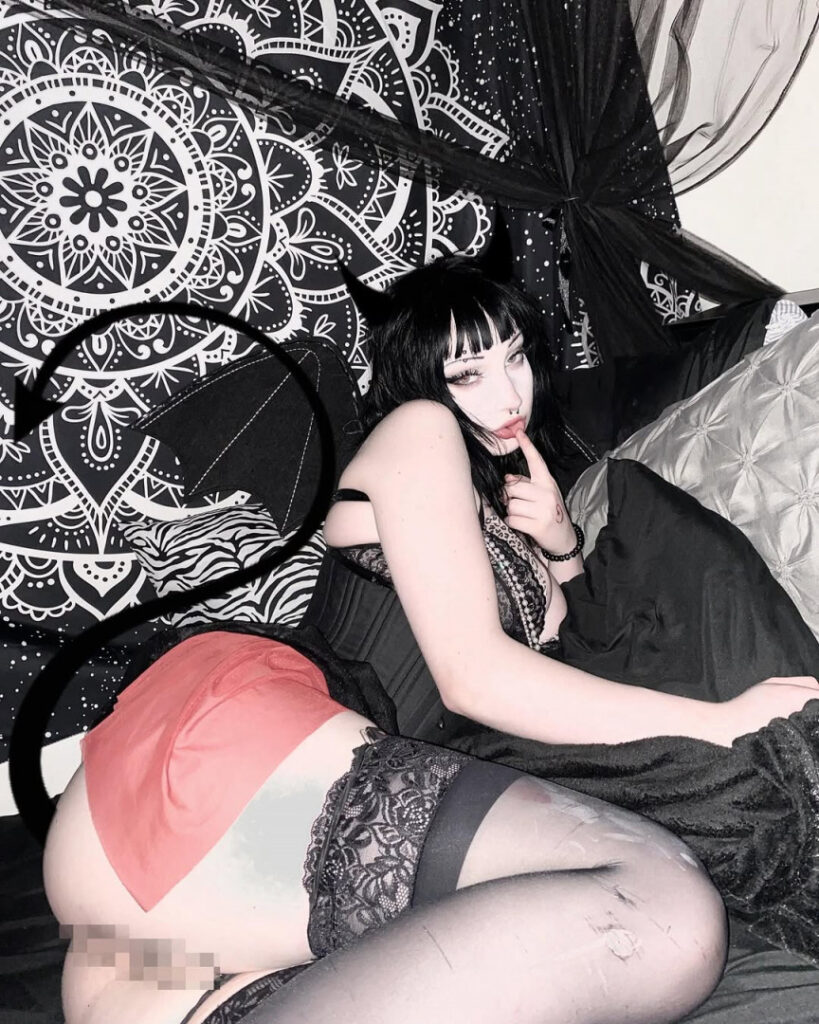 Instagram – T H I C C – Teen – m0theranna – Nude