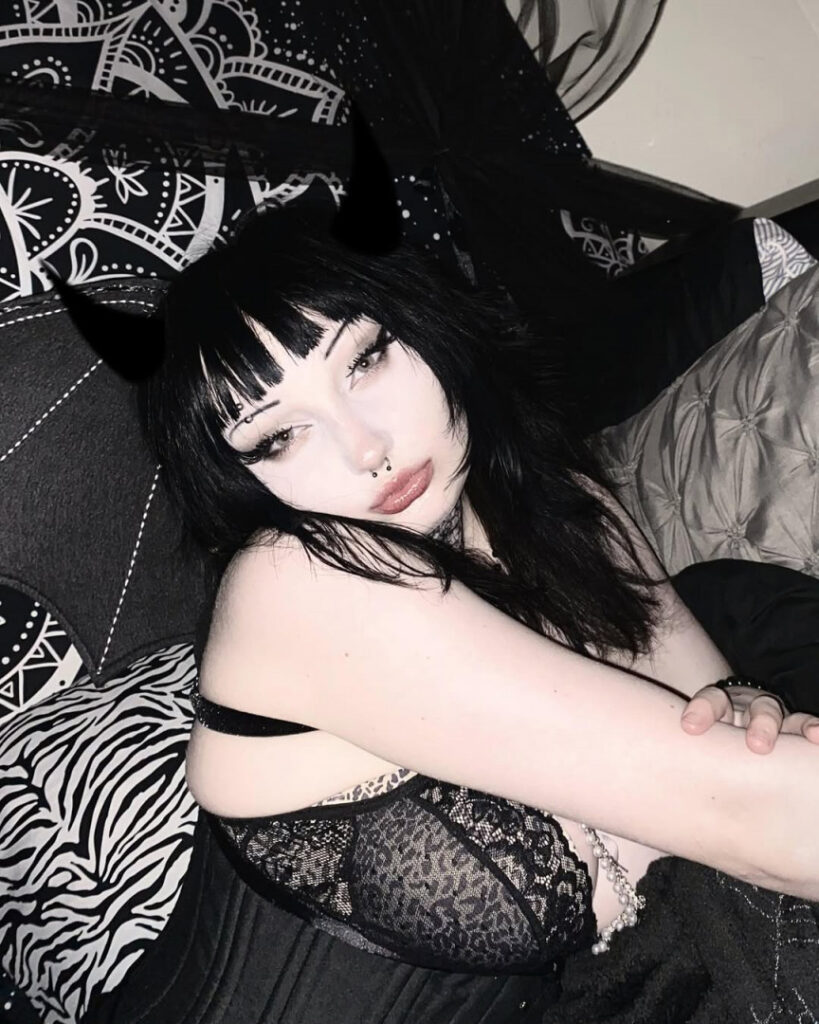 Instagram – T H I C C – Teen – m0theranna – Nude