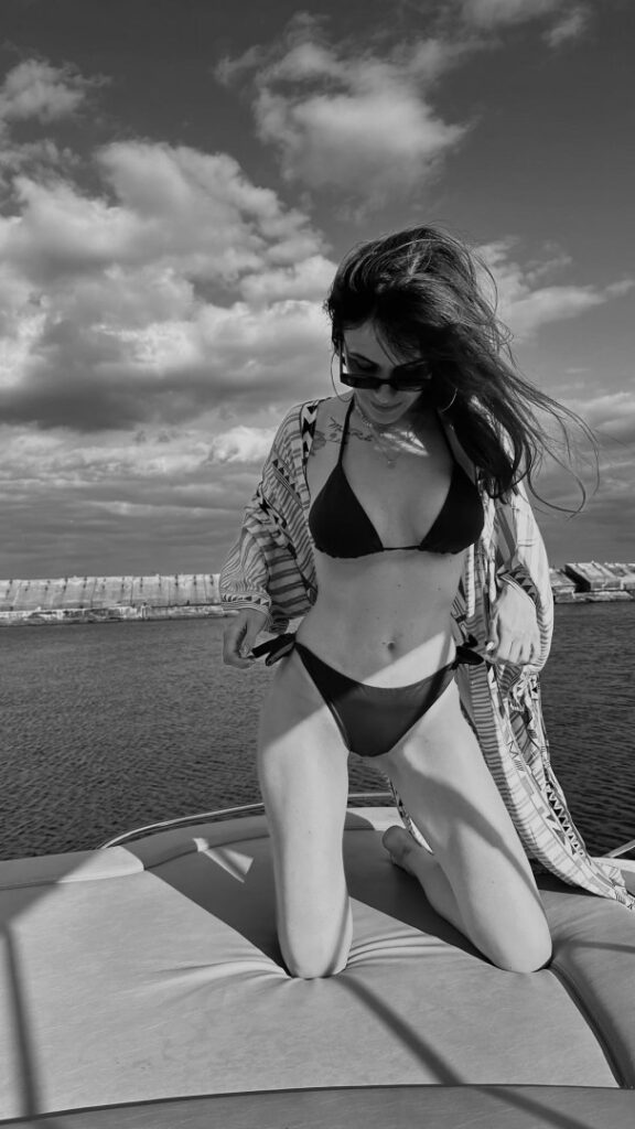 Instagram – MILF – Mamarika – Nude