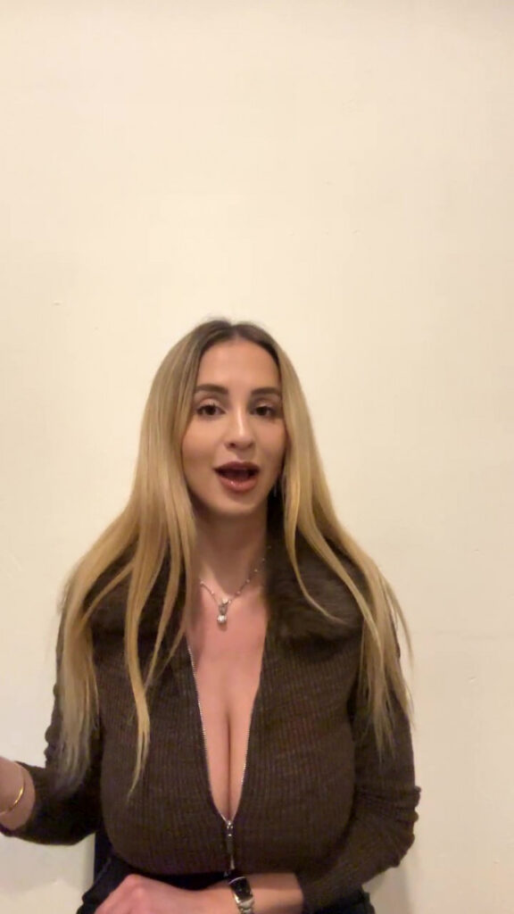 Instagram – Maria Arreghini – Nude