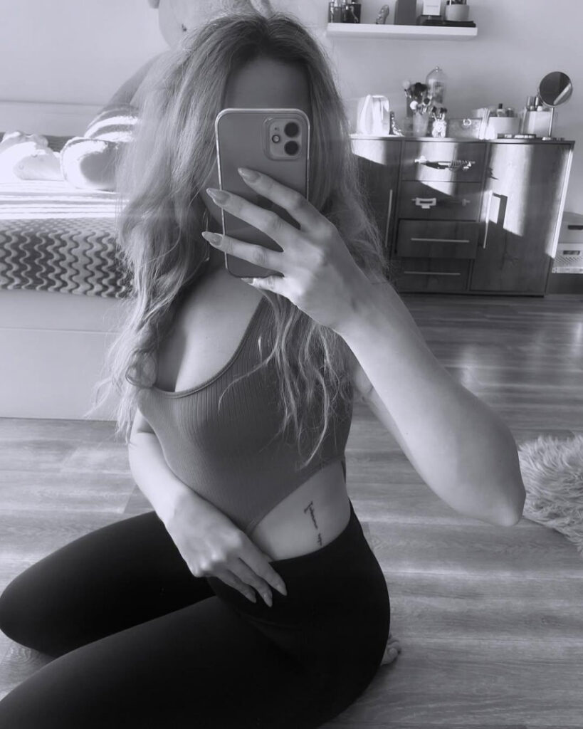 Instagram – _.martiinkaaa._ – Nude