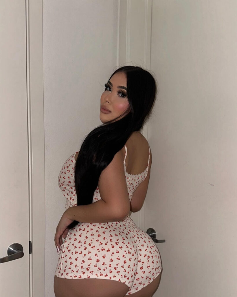 TikTok – Instagram – Latina – Mcuevaas // Melanie Cuevas – Nude