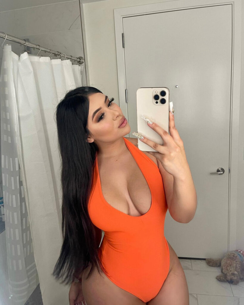 TikTok – Instagram – Latina – Mcuevaas // Melanie Cuevas – Nude