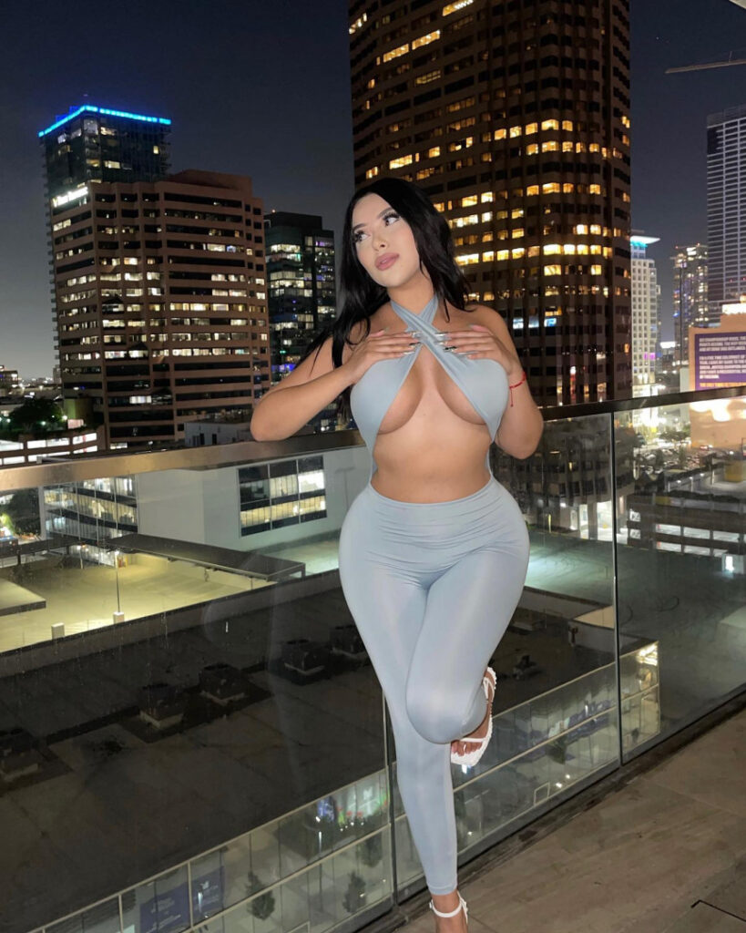 TikTok – Instagram – Latina – Mcuevaas // Melanie Cuevas – Nude