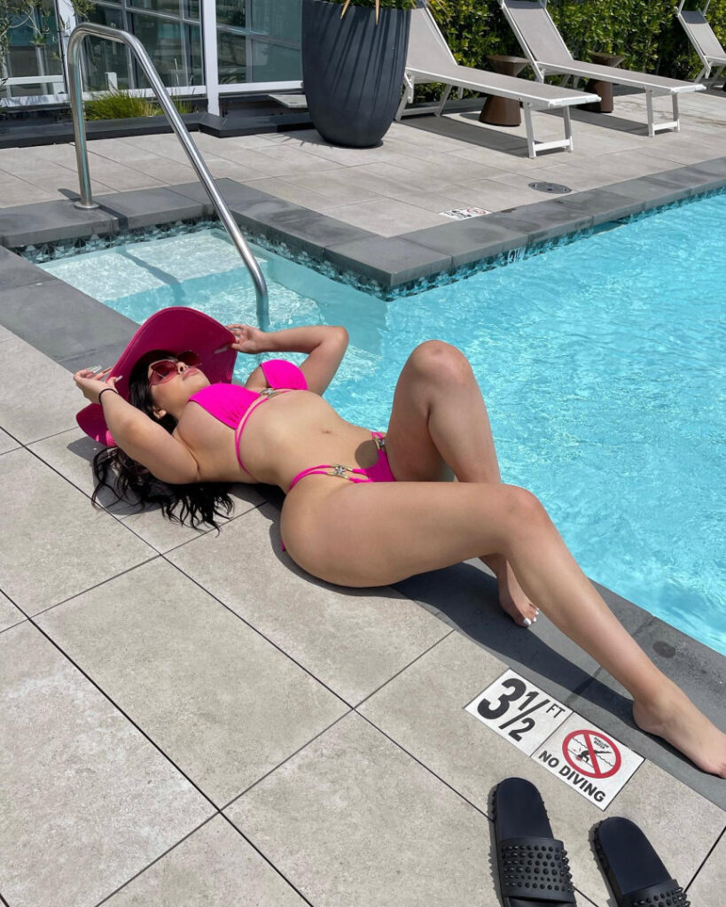 TikTok – Instagram – Latina – Mcuevaas // Melanie Cuevas – Nude