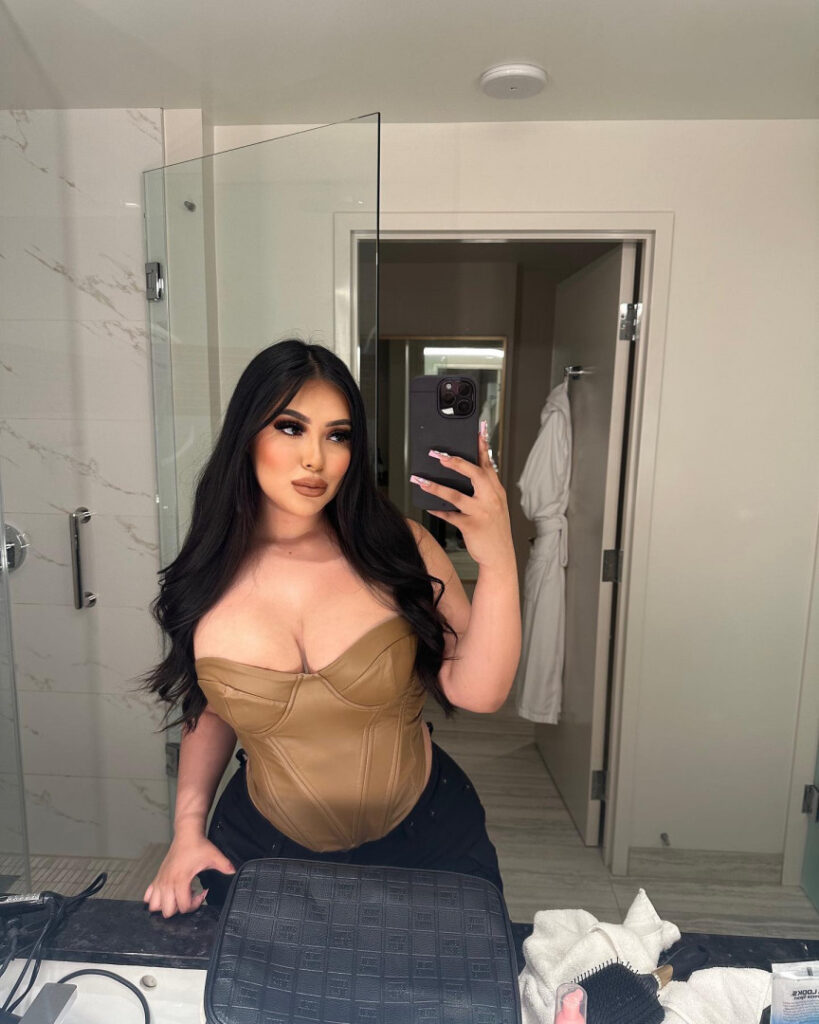 TikTok – Instagram – Latina – Mcuevaas // Melanie Cuevas – Nude