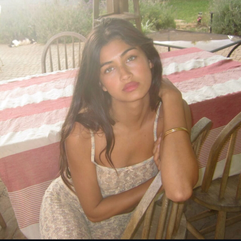 Instagram – Petite – Teen – Meeya Dugied / meeyadugied – Nude Leaks