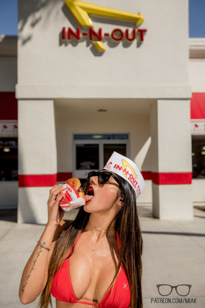 XXX – Mia Khalifa – Nude