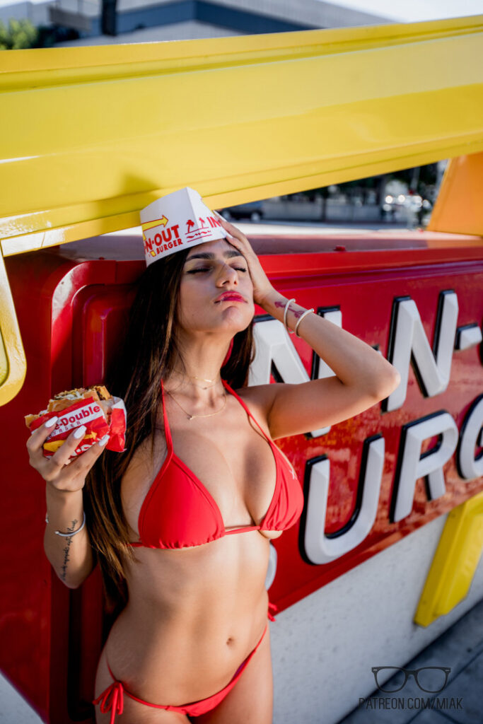 XXX – Mia Khalifa – Nude