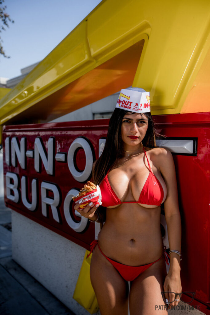 XXX – Mia Khalifa – Nude