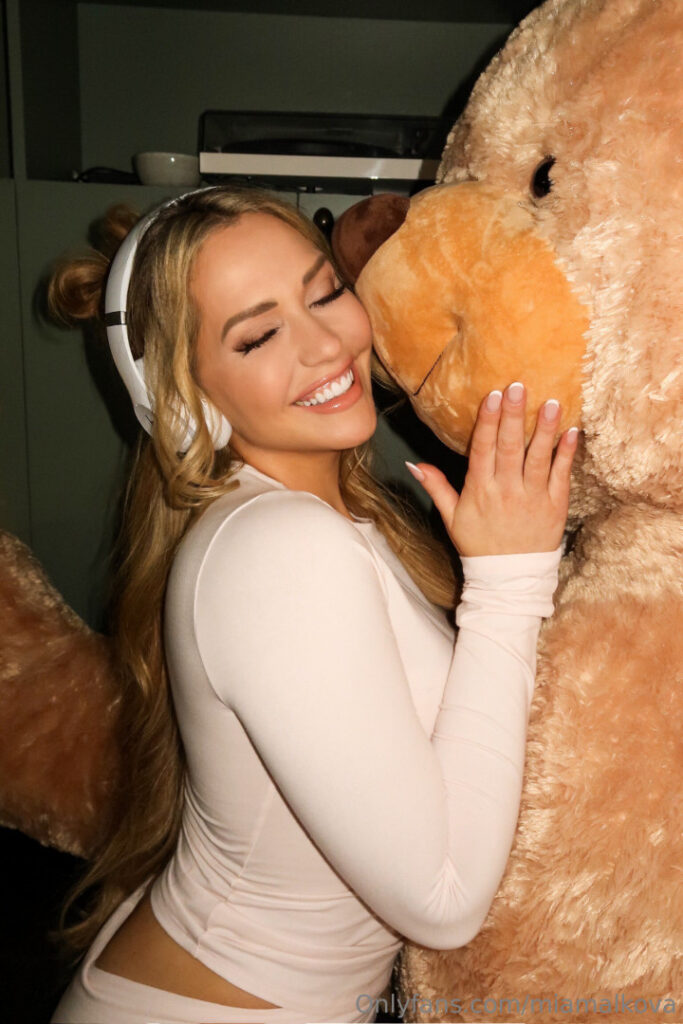 XXX – T H I C C – Mia Malkova – Nude