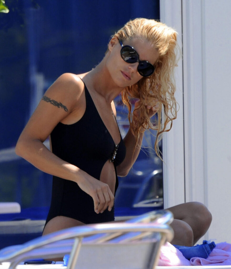 Instagram – Celeb – Michelle Hunziker – Nude