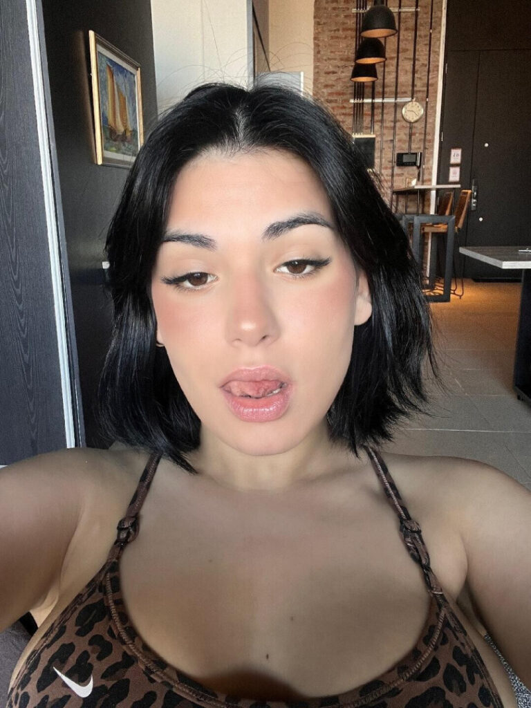 OnlyFans – Instagram – mikkirusso / mikkieznfvv – Nude Leaks