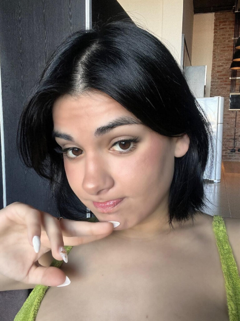 OnlyFans – Instagram – mikkirusso / mikkieznfvv – Nude Leaks