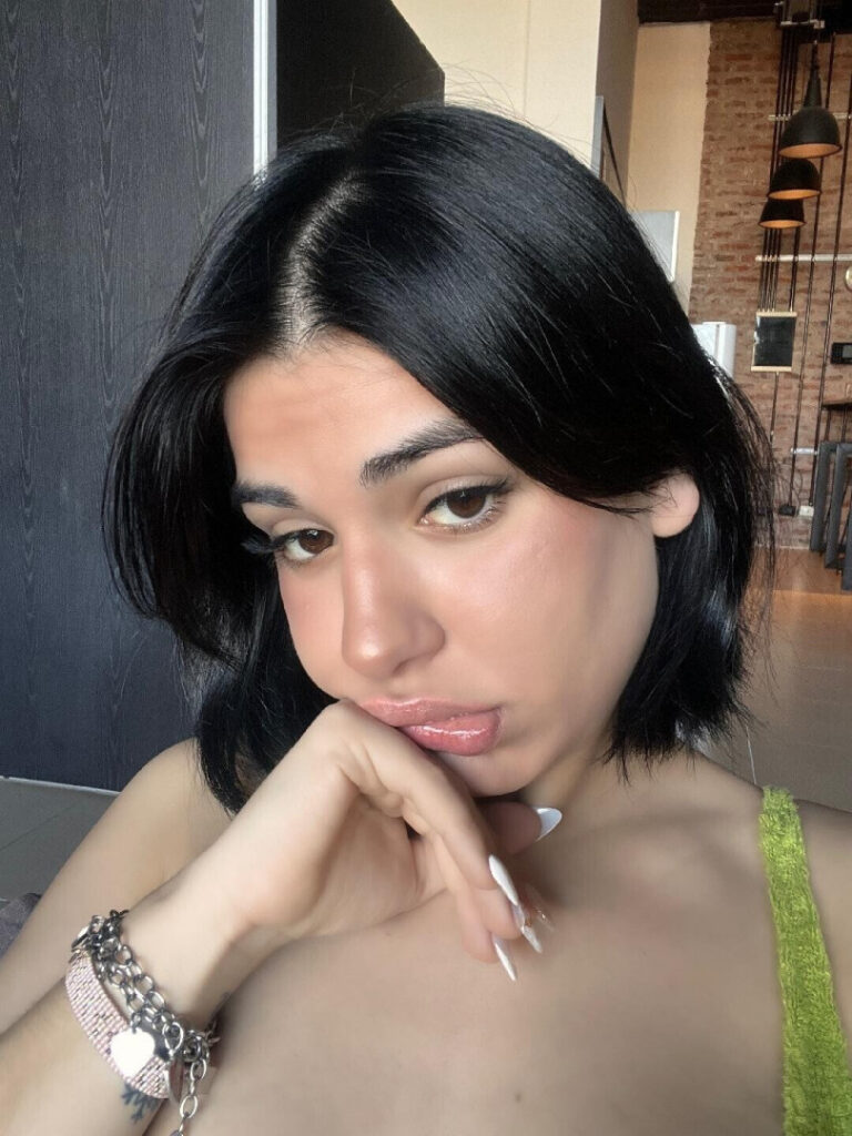 OnlyFans – Instagram – mikkirusso / mikkieznfvv – Nude Leaks