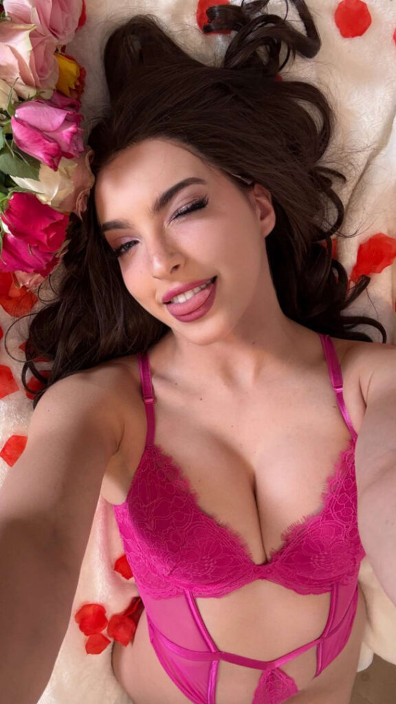 TikTok – Instagram – Cosplay – Miss Bri Torres / Missbrisolo (Social Media Thread) – Nude