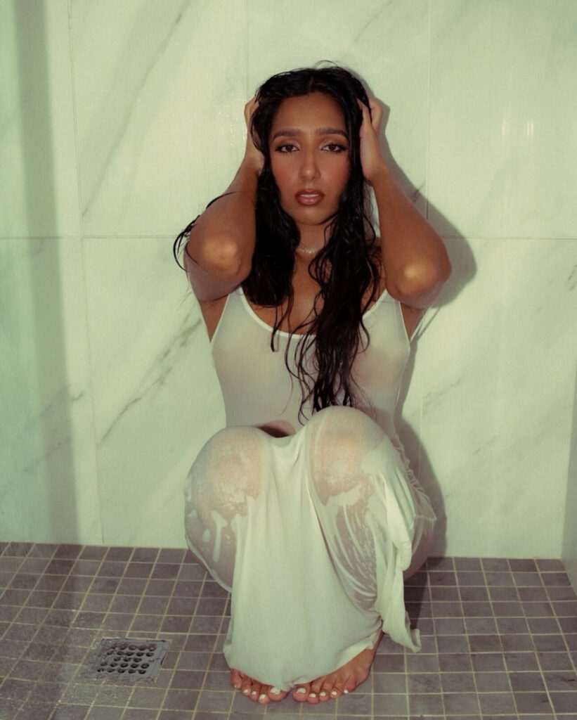 Instagram – Indian – momunniee – Nude