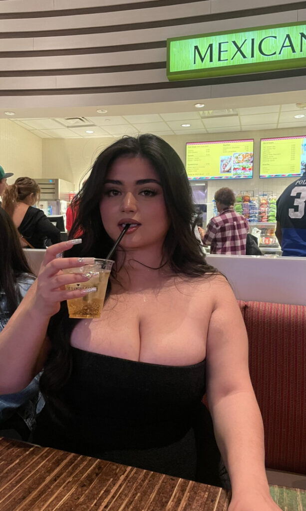 T H I C C – Latina – Moniquelona – Nude