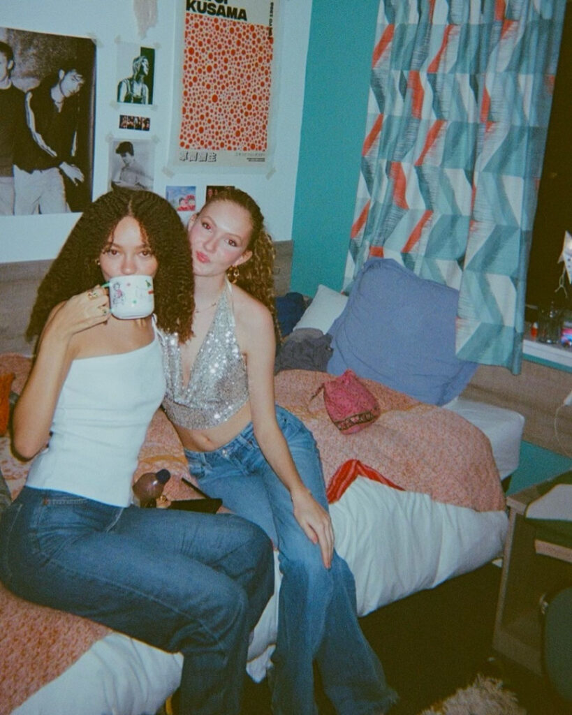 Celeb – Teen – Ebony – Nico Parker – Nude