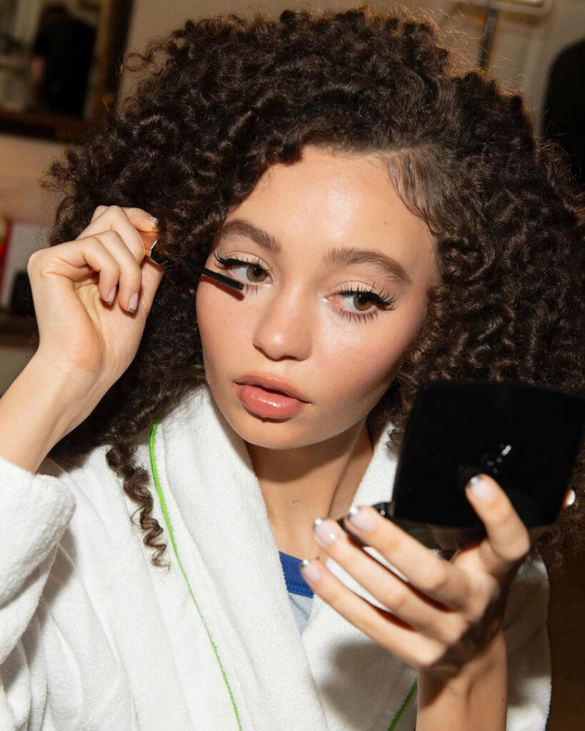 Celeb – Teen – Ebony – Nico Parker – Nude