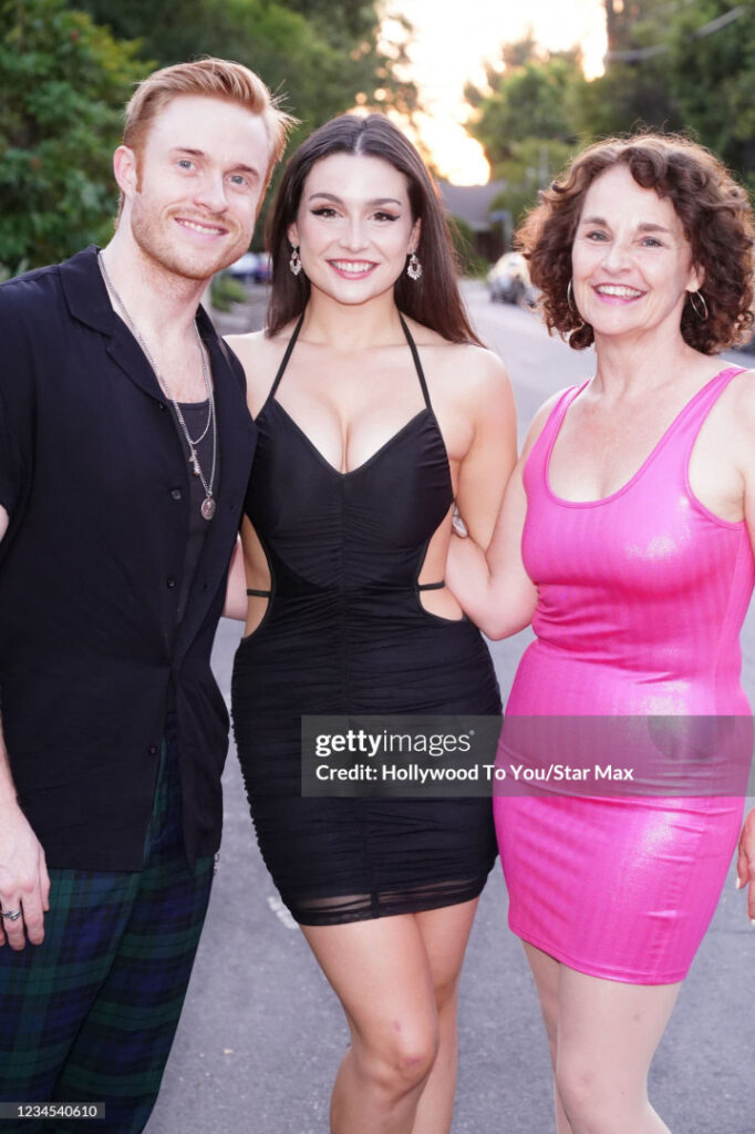 Youtube – TikTok – Instagram – Olivia DeLaurentis (sydandolivia) – Nude Leaks