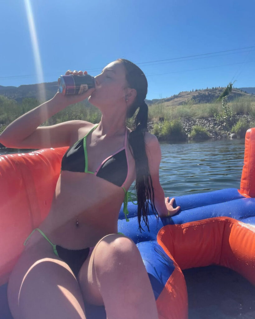 TikTok – Instagram – @oliviarcox – Nude