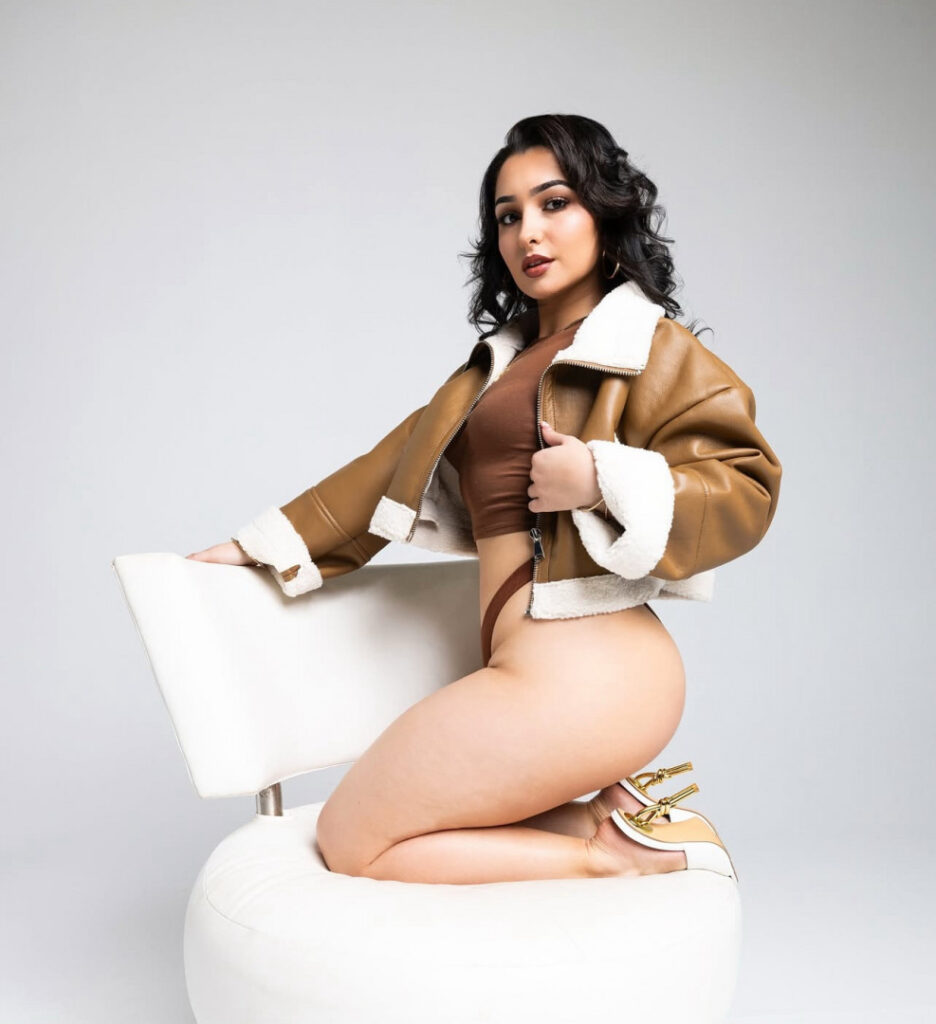 Instagram – Celeb – Paloma Silva – Nude