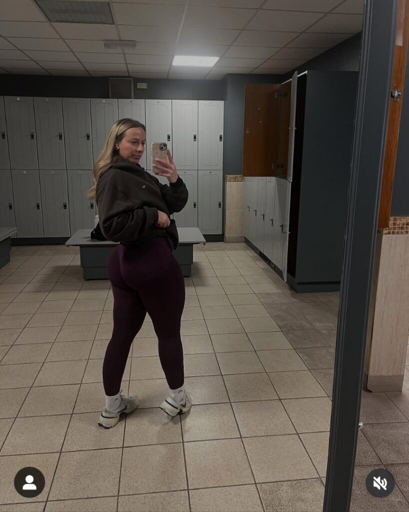 OnlyFans – TikTok – Instagram – Peachypetite1 / stephanien_192 / stephanien192 – Nude