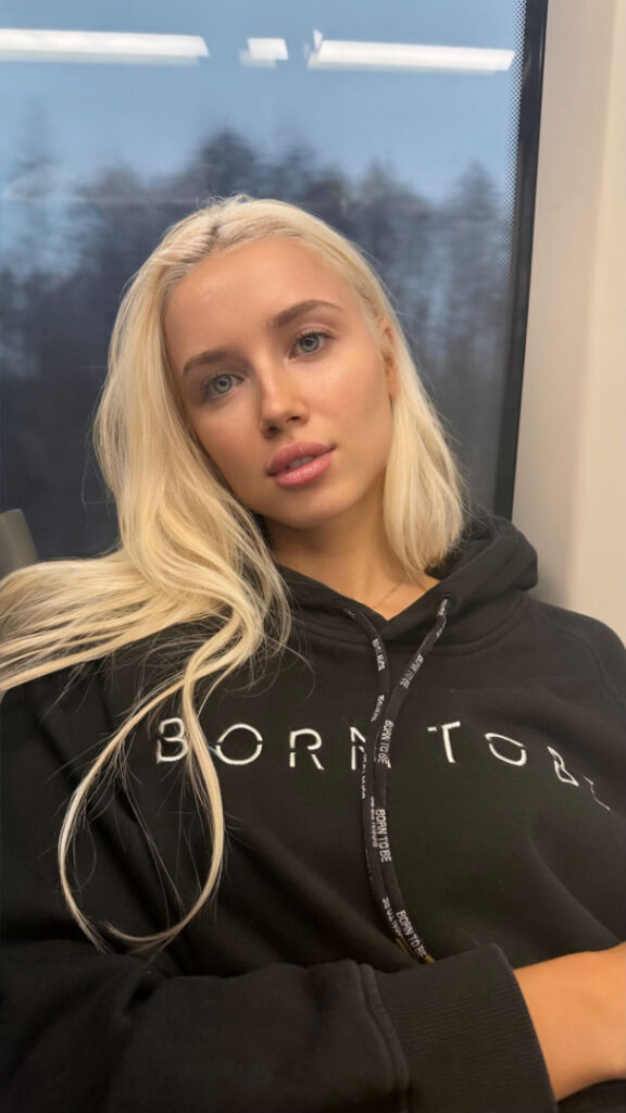 Instagram – Polina Malinovskaya – Nude