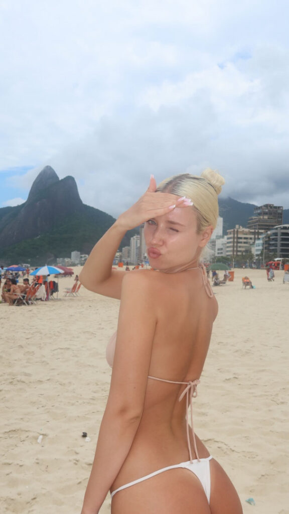 Instagram – Polina Malinovskaya – Nude