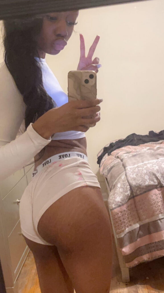 OnlyFans – Reddit – prettypetitepricey – Nude Leaks