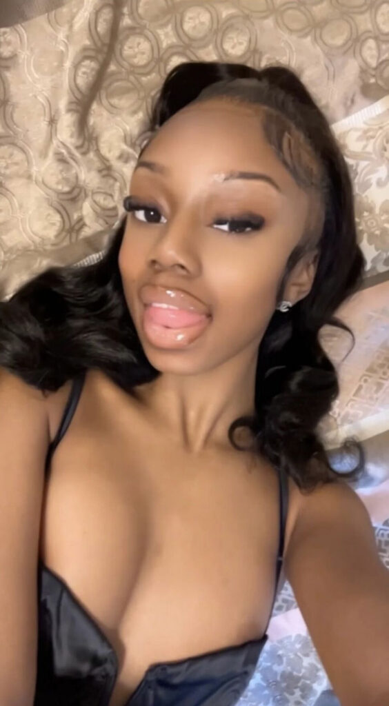 OnlyFans – Reddit – prettypetitepricey – Nude Leaks