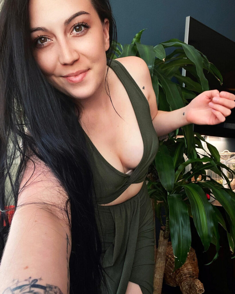 Instagram – Petite – rainingbliss – Nude